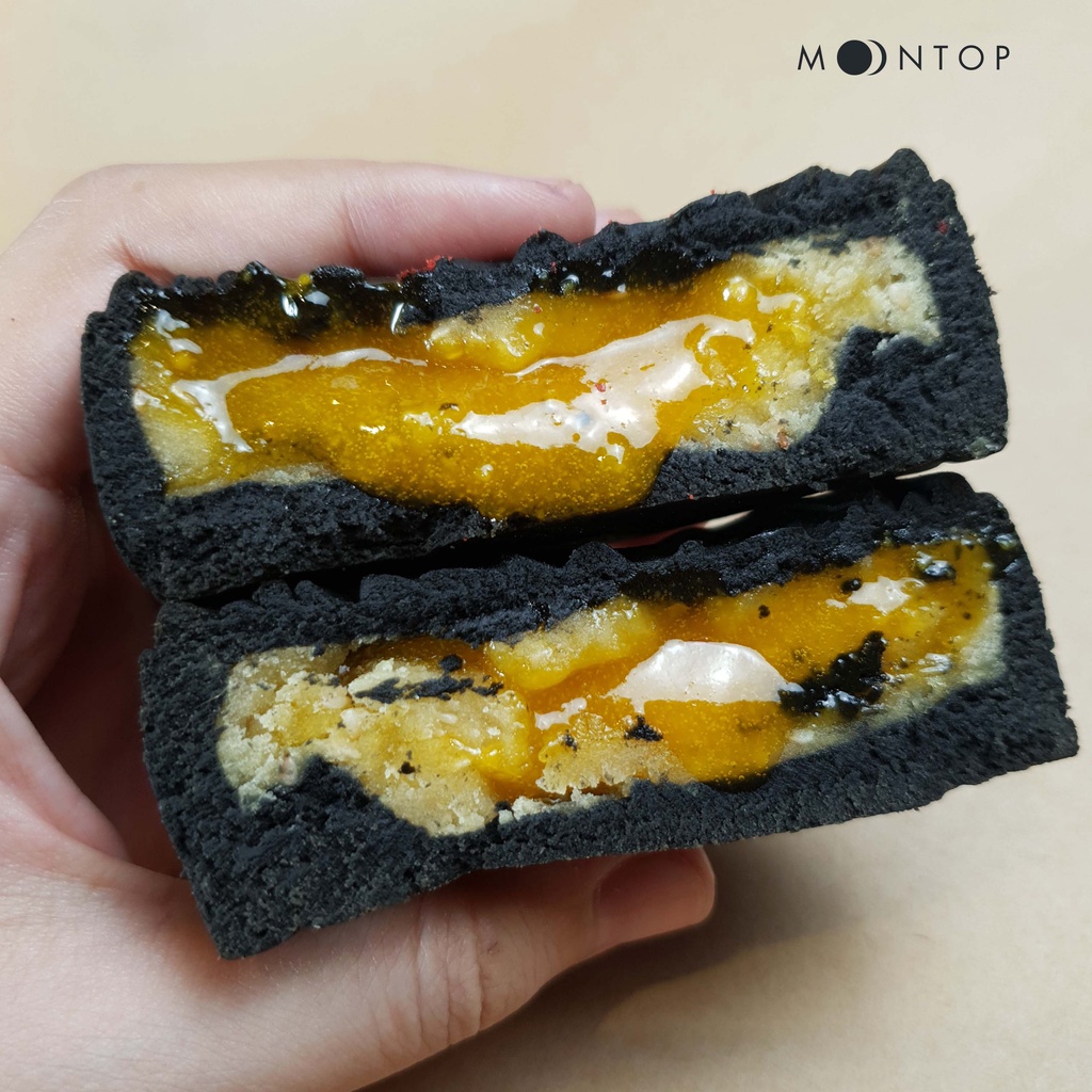 Bánh trung thu lava trứng chảy vỏ tinh than tre handmade cao cấp MoonTop | 150g