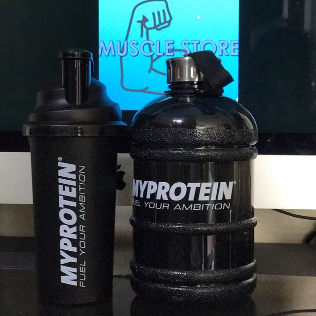 Bình nước MYPROTEIN 1 lít 8 (bên phải)