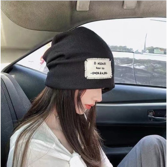 Mũ len vá nối cá tính