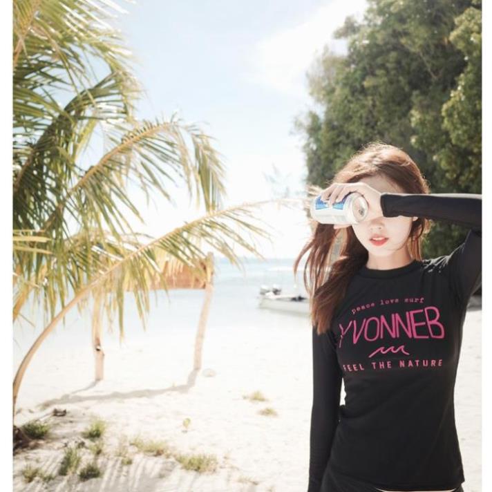 Có sẵn lẻ áo bơi nữ dài tay đen chữ đỏ FEEL THE NATURE * * | BigBuy360 - bigbuy360.vn