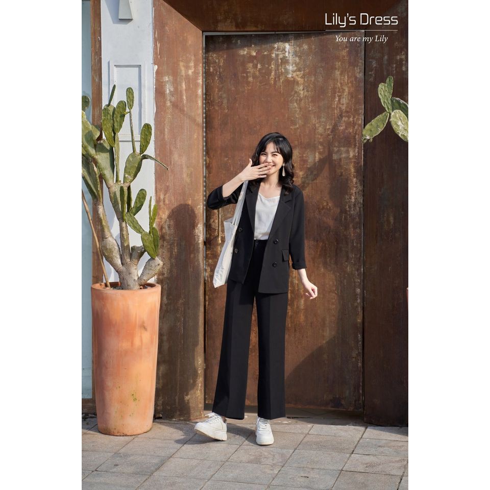 Set Blazer Đen 4 cúc dáng ngắn + quần sớ by Lilie | BigBuy360 - bigbuy360.vn