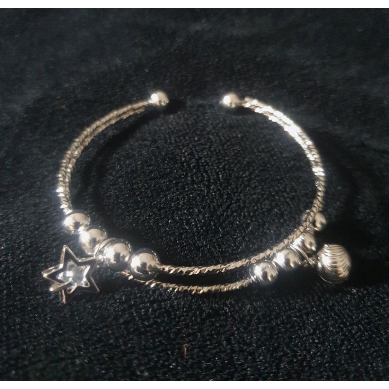 [ KHÔNG ĐEN GỈ - Giao Hỏa tốc ] Vòng tay lắc tay Titan thu to nhỏ được - có chuông và ngôi sao nhỏ may mắn LTNSMM