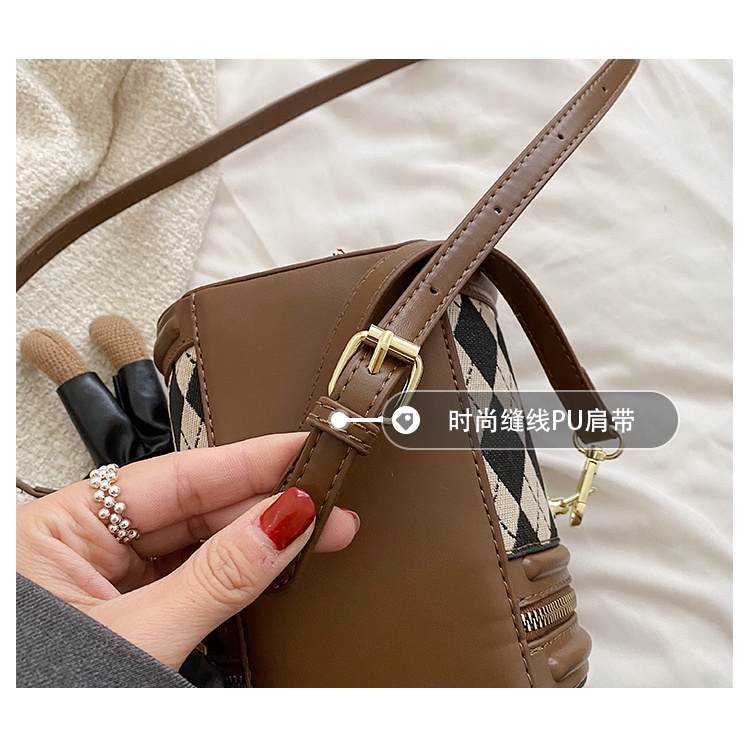 Túi Trống Đeo Chéo Kèm Móc Khoá Thỏ Họa Tiết Kẻ Sọc  Thời Trang Cho Nữ