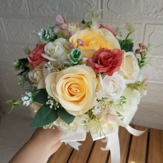 BÓ HOA CƯỚI CẦM TAY CÔ DÂU BẰNG HOA HỒNG SÁP VÀ HOA VẢI MÀU CAM TRẮNG PASTEL HIỆN ĐẠI, MÀU SANG TRỌNG VINTAGE