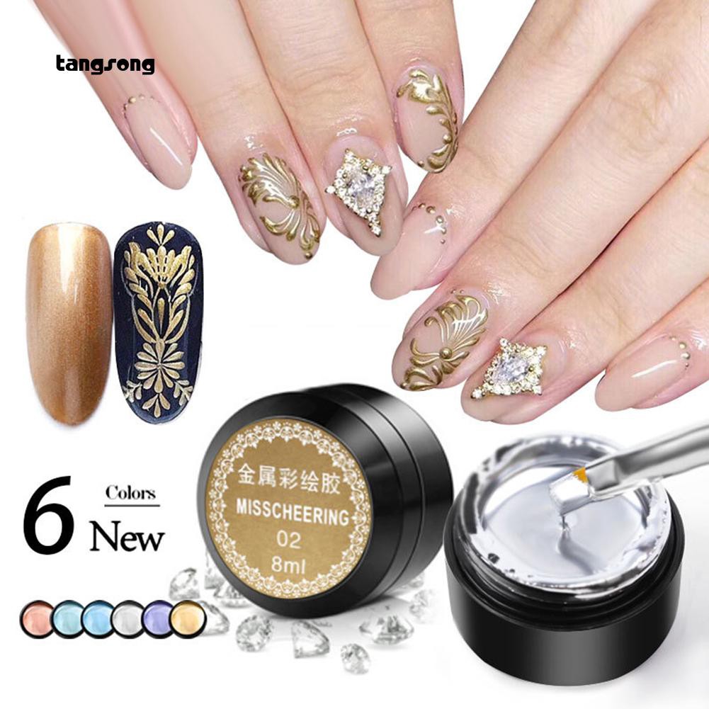 Sơn gel làm móng hong khô dưới ánh đèn LED