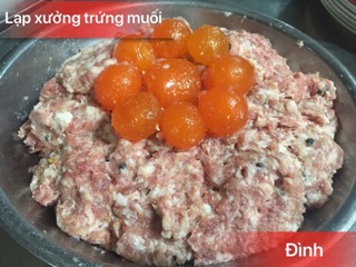 Lạp xưởng tôm trứng muối