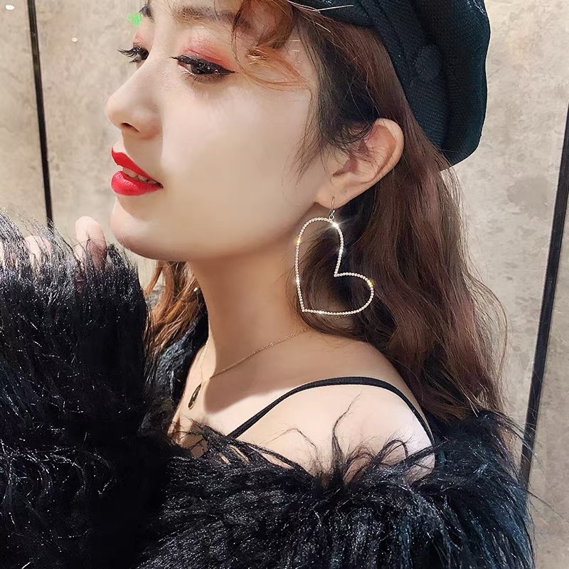 Khuyên tai hình trái tim đính đá - Maben