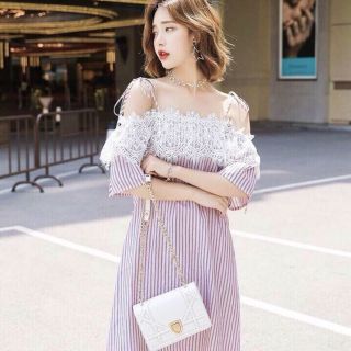 Đầm trễ vai viền ren thắt dây nơ