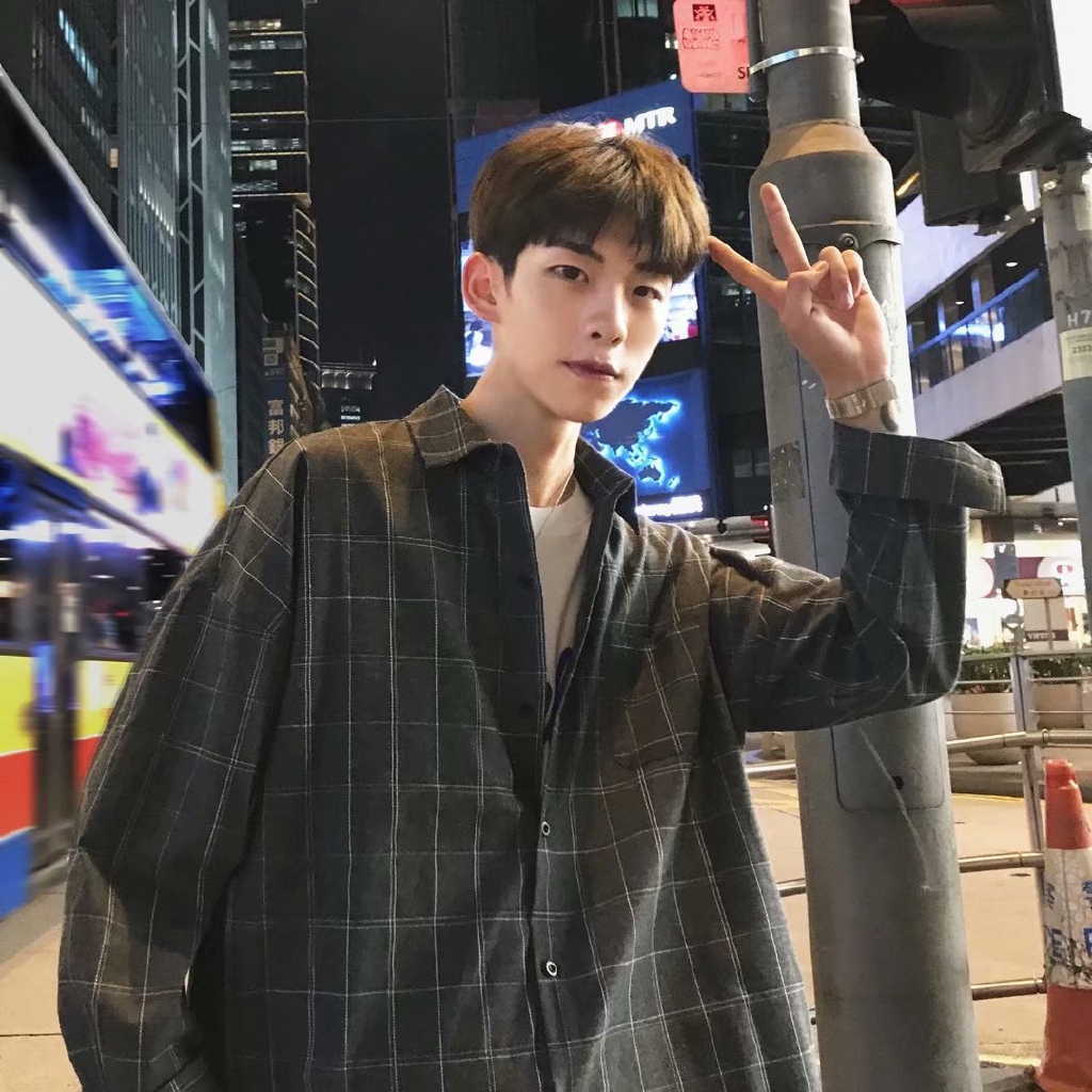 Áo khoác sơ mi họa tiết kẻ caro tay dài dáng rộng chống nắng giúp nhìn thon gọn thời trang đường phố Hàn Quốc cho nam