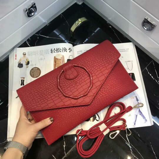 CLUTCH DỰ TIỆC CẦM TAY KHOEN TRÒN