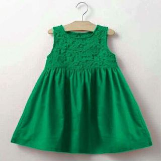 Váy bé gái! Size cho bé từ 10kg đến 23kg. Chất vải thô mềm phối zen. Có 2 màu xanh lá và tím huế. Phom ngang.