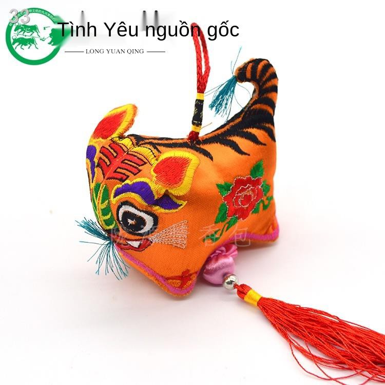 Lễ hội thuyền rồng thêu tay vải Đồ chơi trẻ em Tiger Doll Trăng tròn bằng King Qingyang Sachet Hàng thủ công mỹ nghệ