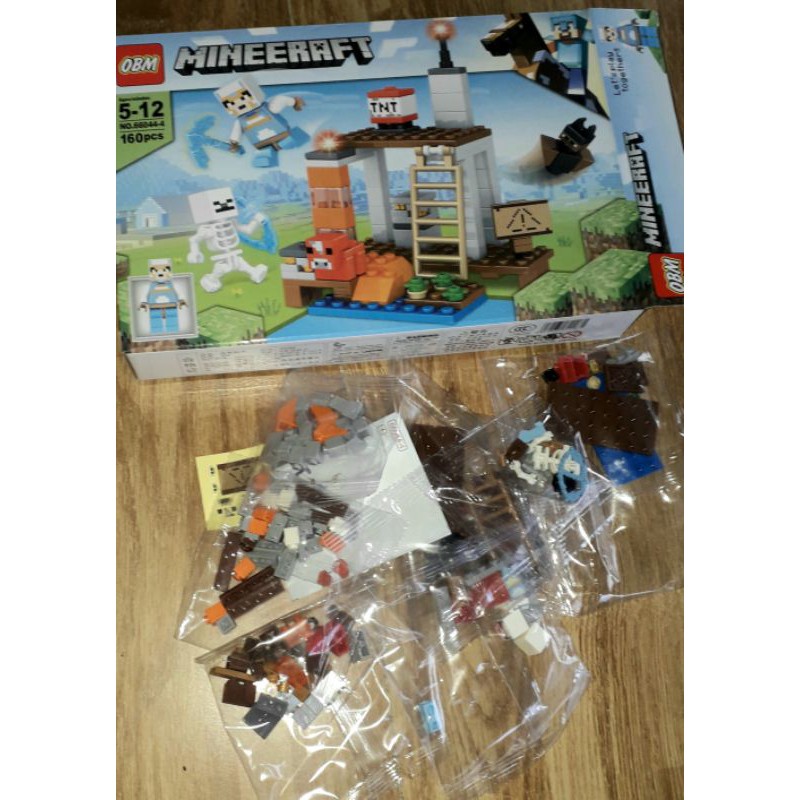 Lắp ráp 1 hộp LegoMineeCaft 66044 có trên 160 chi tiết bằng nhựa ABS