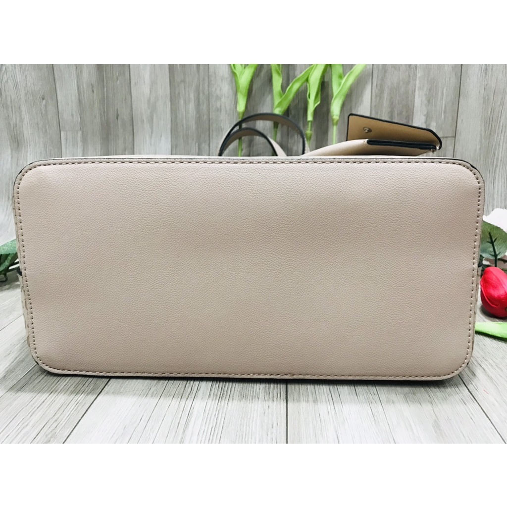 TÚI TOTE ĐEO VAI GUESS MÀU NÂU NHẠT - SIZE 30CM