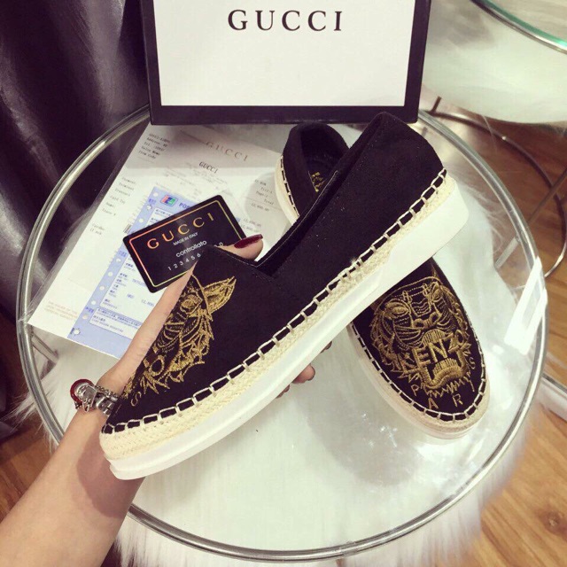 Giày slipon hot - clip | BigBuy360 - bigbuy360.vn