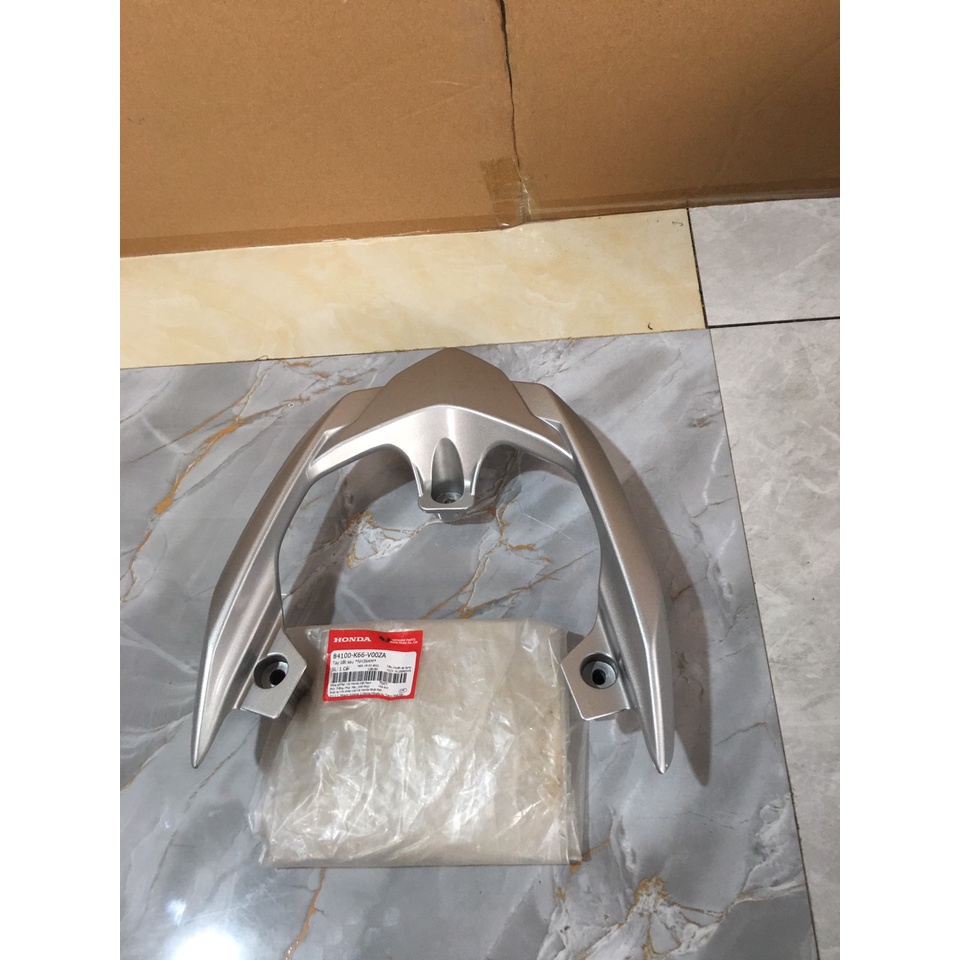 Tay dắt sau - tay xách HONDA AIR BLADE 125 năm 2015-2016-2017-2018-2019 màu Bạc. *NH364M* 84100K66V00ZA