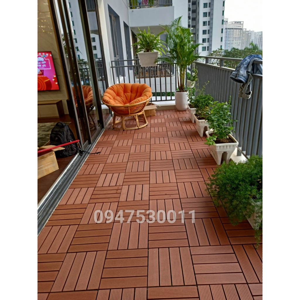 Vỉ Sàn Gỗ Nhựa Composite Lót Sàn Ban  Sân Vườn. Vỉ Gỗ Tràm Tự Nhiên. kích thước 30cm*30cm.Nhận thi công