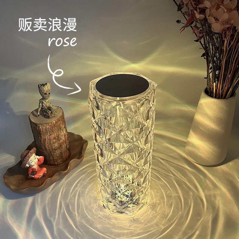 Đèn Pha Lê Cảm Ứng Hình hoa Hồng Có 3 chế độ và 16 chế độ sáng -tặng kèm điều khiển và cáp sạc