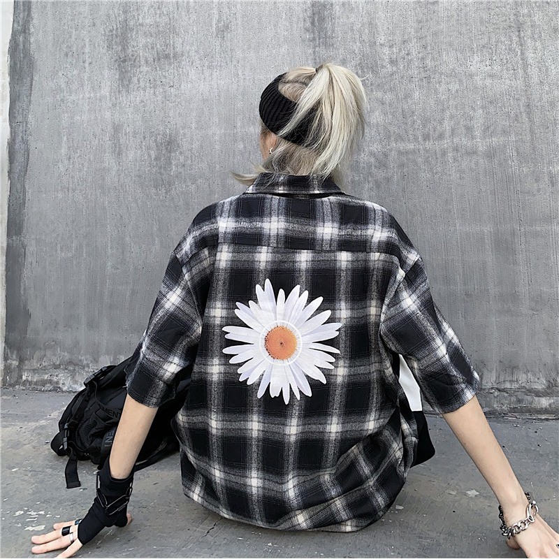Sơ mi kẻ caro cộc tay unisex hoa cúc