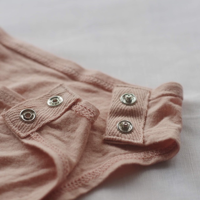 Áo thun bodysuit F21 màu hồng phấn | BigBuy360 - bigbuy360.vn