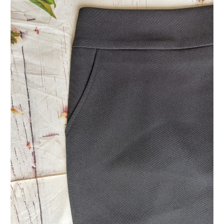 Chân váy công sở ôm xẻ sau thiết kế cơ bản vải tuyết mưa loại 1 màu đen có túi 2 bên CVOD009
