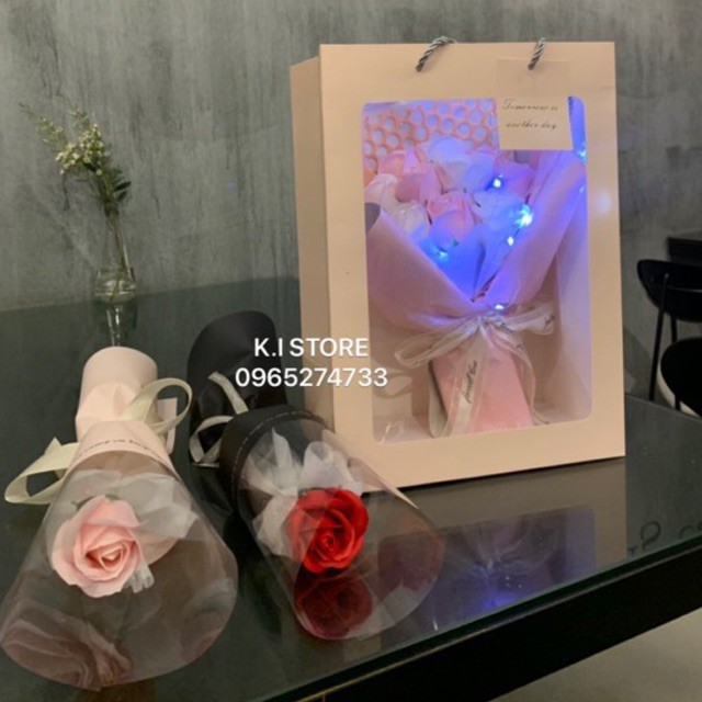 (New Hot) Bó hoa hồng sáp 11b tặng đèn, túi xách, thiệp quà tặng sinh nhật