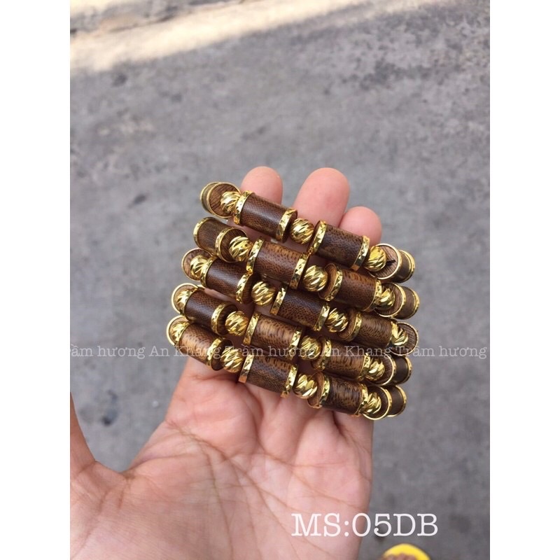 Vòng tay trầm hương tốc tự nhiên