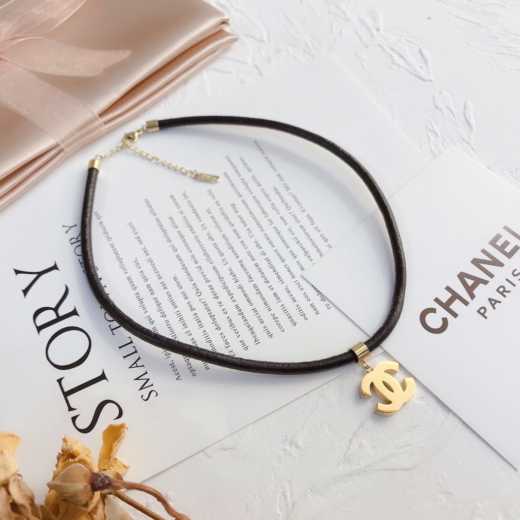 Vòng cổ bằng da mặt hình chữ C đôi sành điệu dành cho nữ