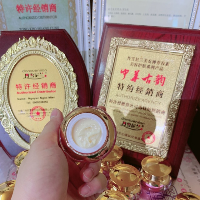 KEM DƯỠNG TRẮNG LOẠI BỎ NÁM