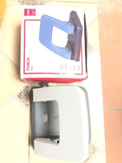 Máy bấm lỗ tài liệu