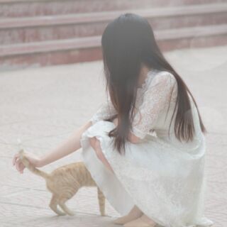 Váy ren trắng công chúa