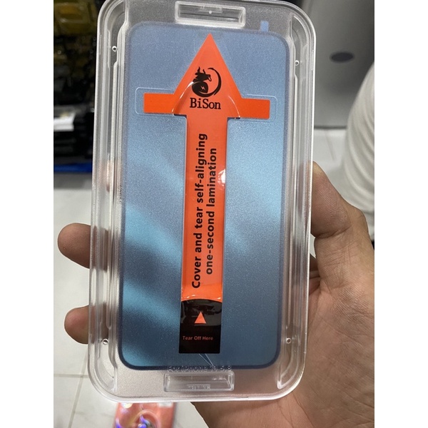 Kính Cường Lực BISON Full Màn 2022 Kèm Khuôn Tự Dán