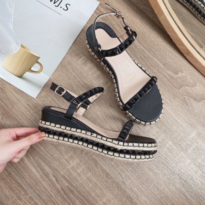 Dép đế xuồng louboutjn