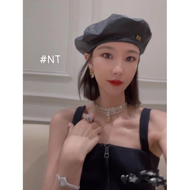 Mũ nồi Beret da bóng cao cấp, màu đen quyến rũ, logo Di'or đồng sáng bóng sang chảnh