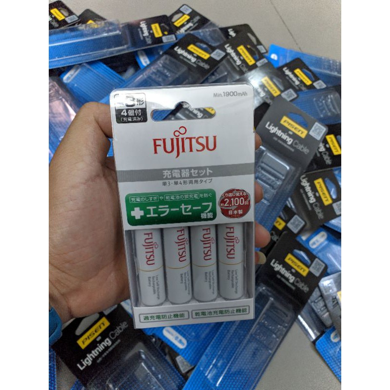 Bộ sạc AA Fujitsu kèm 4 pin AA 1900mAh Chính Hãng