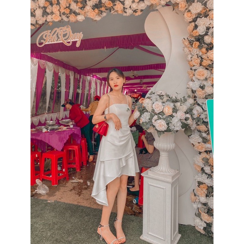 Váy Trắng Hai Dây Đinh Hạt Vạt Chéo size S