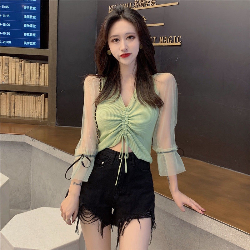Mùa xuân và mùa thu 2022 phiên bản mới của Hàn Quốc khí chất gió nhẹ nhàng dây rút lưới khâu áo thun cổ chữ V dệt kim đá