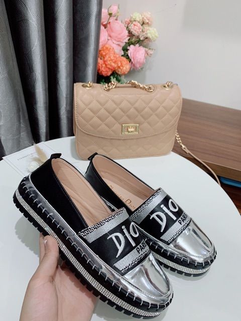 Slipon dr chữ lêch siêu yêu | BigBuy360 - bigbuy360.vn