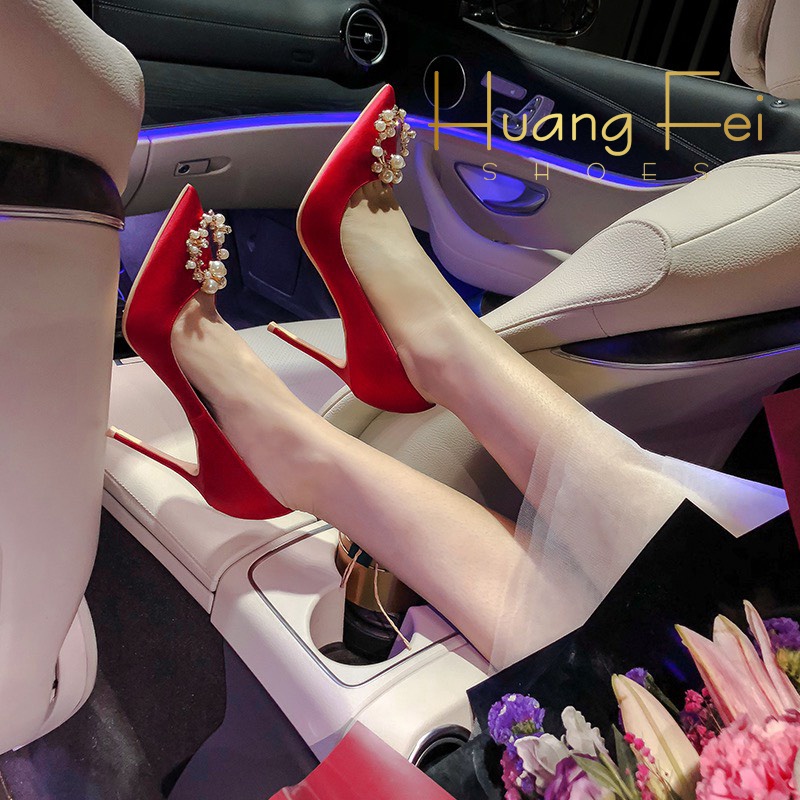 Giày cao gót lụa màu đỏ siêu sang chảnh