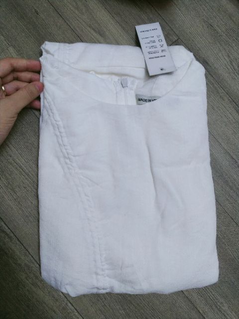 ĐẦM TRẮNG ĐUÔI CÁ NHÚN THÂN