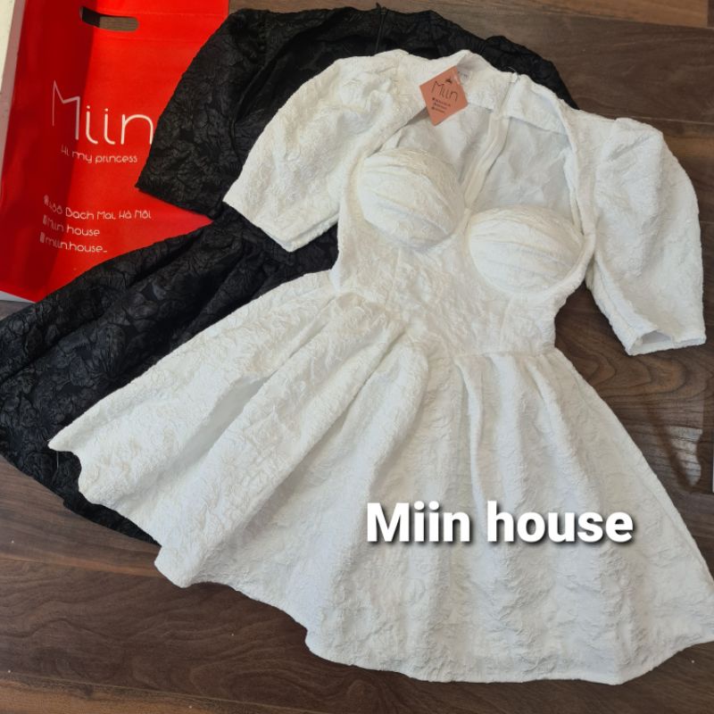 Váy cúp ngực ngắn tay gấm xốp dáng xòe | BigBuy360 - bigbuy360.vn