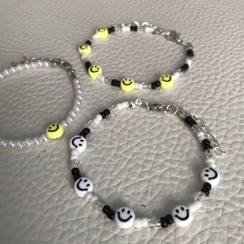 Vòng tay handmade bằng hạt cườm hot trend