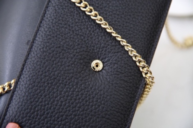 Ví cầm tay có dây đeo