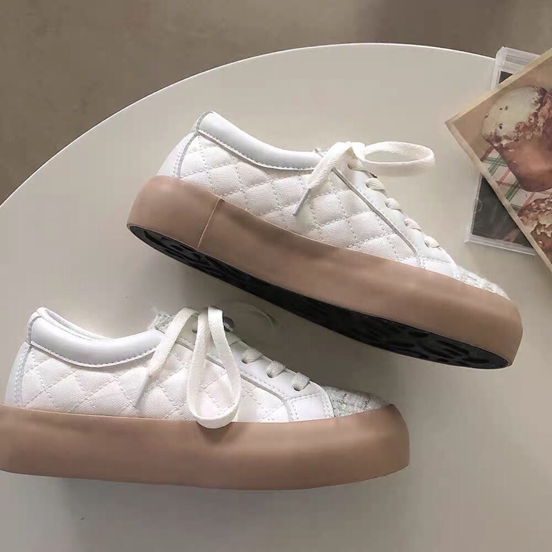 Giày thể thao đế bánh mì nâu vải dạ trắng phối kèm ảnh thật