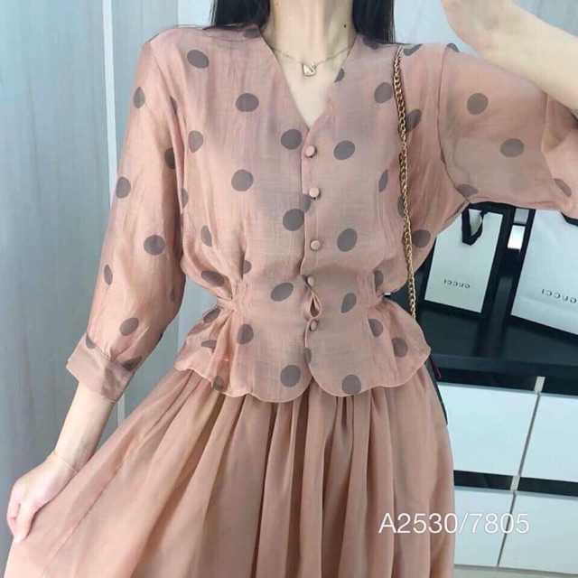 Áo sơ mi chấm bi