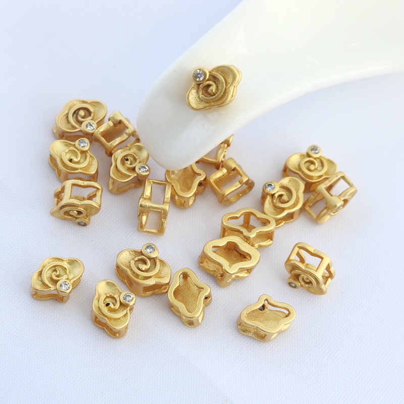 Vòng cổ Mạ Vàng 18k Mặt Hình Đám Mây Đính Đá Zircon Thời Trang