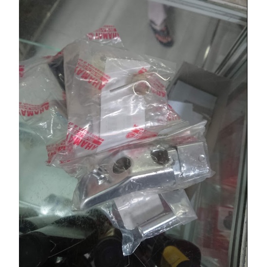 Bộ cao su gác chân trước Jupiter ,  Exciter 135 đời 2011 - 2012 - 2013 - 2014 zin Yamaha / để chân trước EX 135