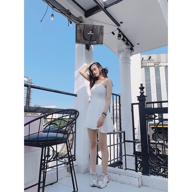 Đầm 2 dây thiết kế ôm ngực, Váy hai dây thắt nơ vai xòe Chất liệu voan Đen Trắng Chấm bi đen