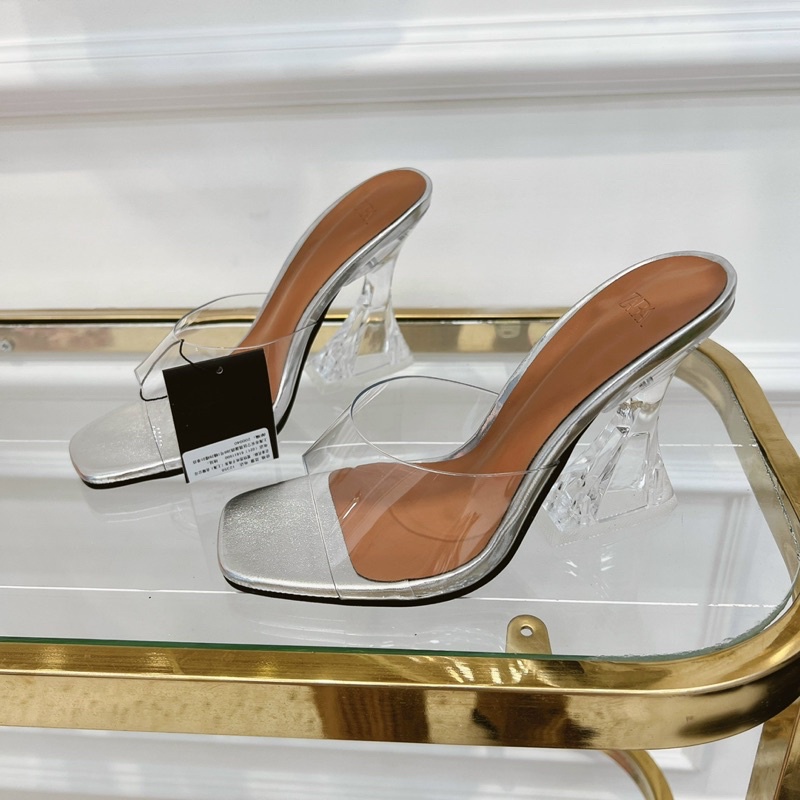 Guốc mica trong gót cách điệu