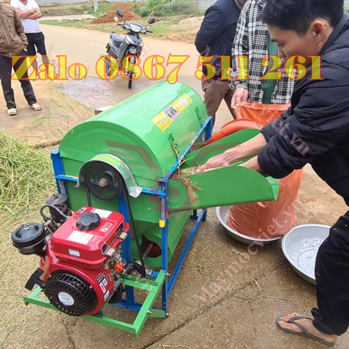 Máy tuốt lúa mini tại Tuyên Quang